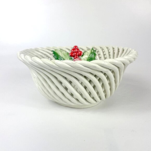 Capodimonte Italy Ceramic Basket Lattice Bowl With Holly Berry Applique - Picture 3 of 7